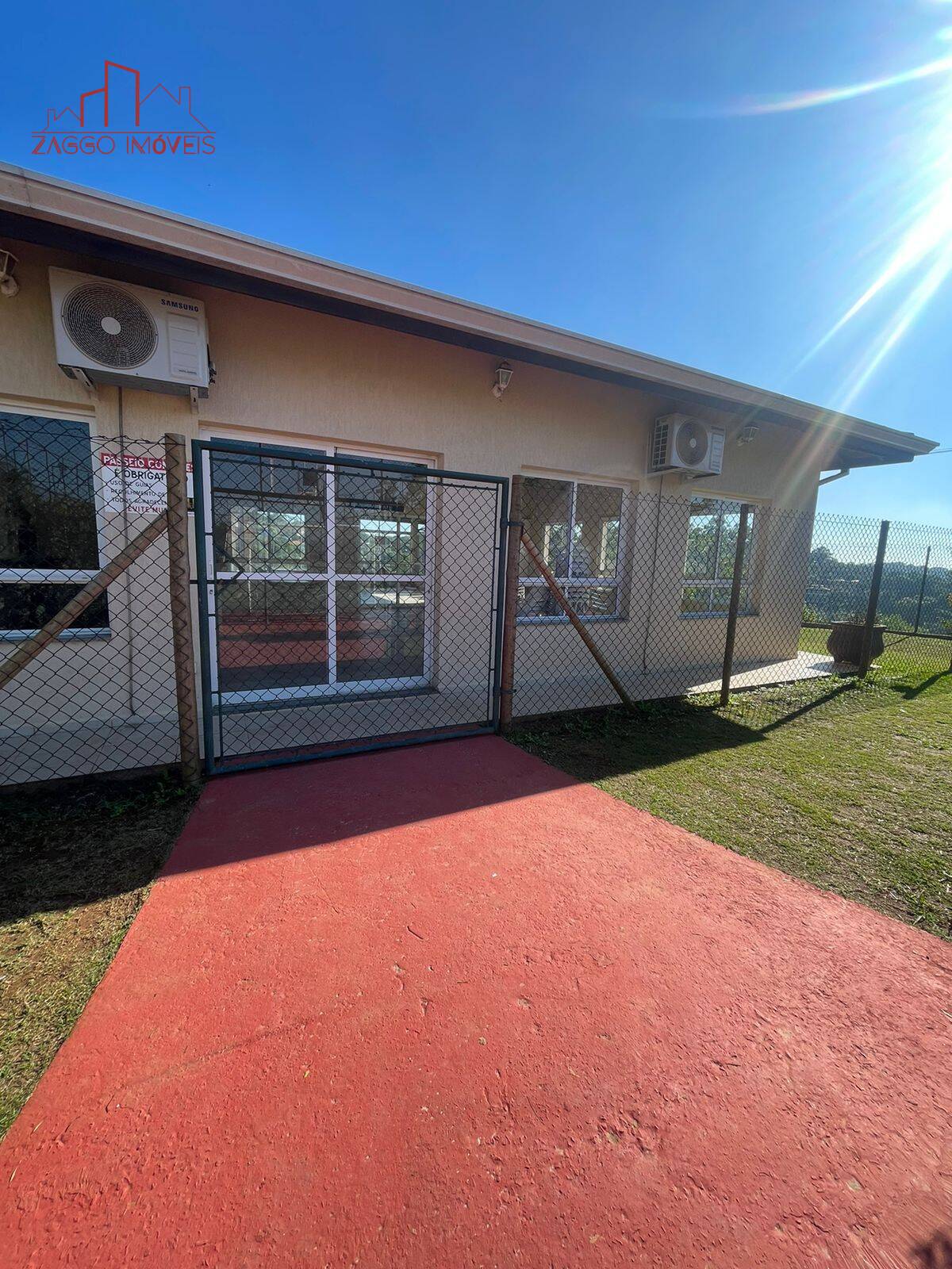 Belíssimo Sobrado em Condomínio em Cotia - 4 dorms - 197 m² aceita permuta.