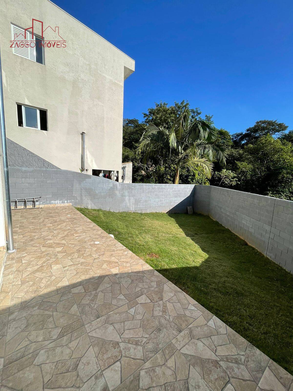 Belíssimo Sobrado em Condomínio em Cotia - 4 dorms - 197 m² aceita permuta.