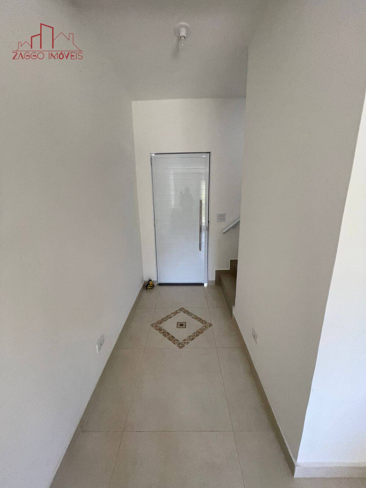 Belíssimo Sobrado em Condomínio em Cotia - 4 dorms - 197 m² aceita permuta.
