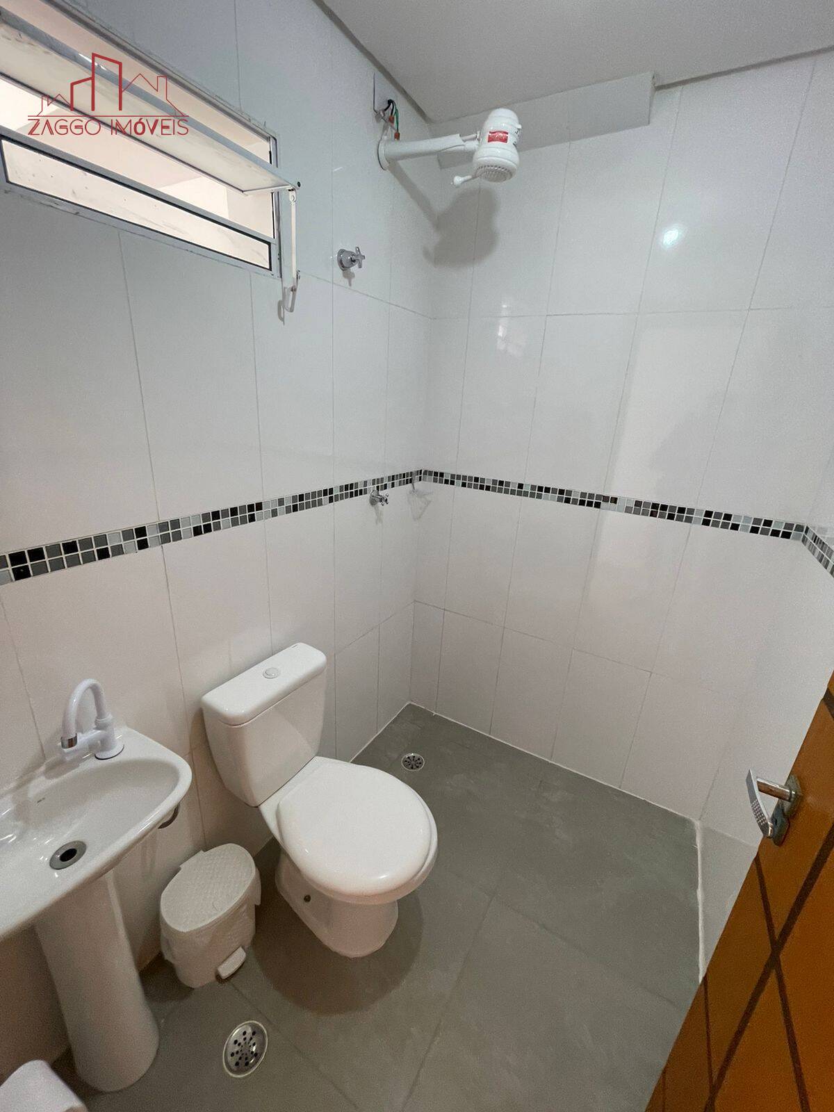 Belíssimo Sobrado em Condomínio em Cotia - 4 dorms - 197 m² aceita permuta.