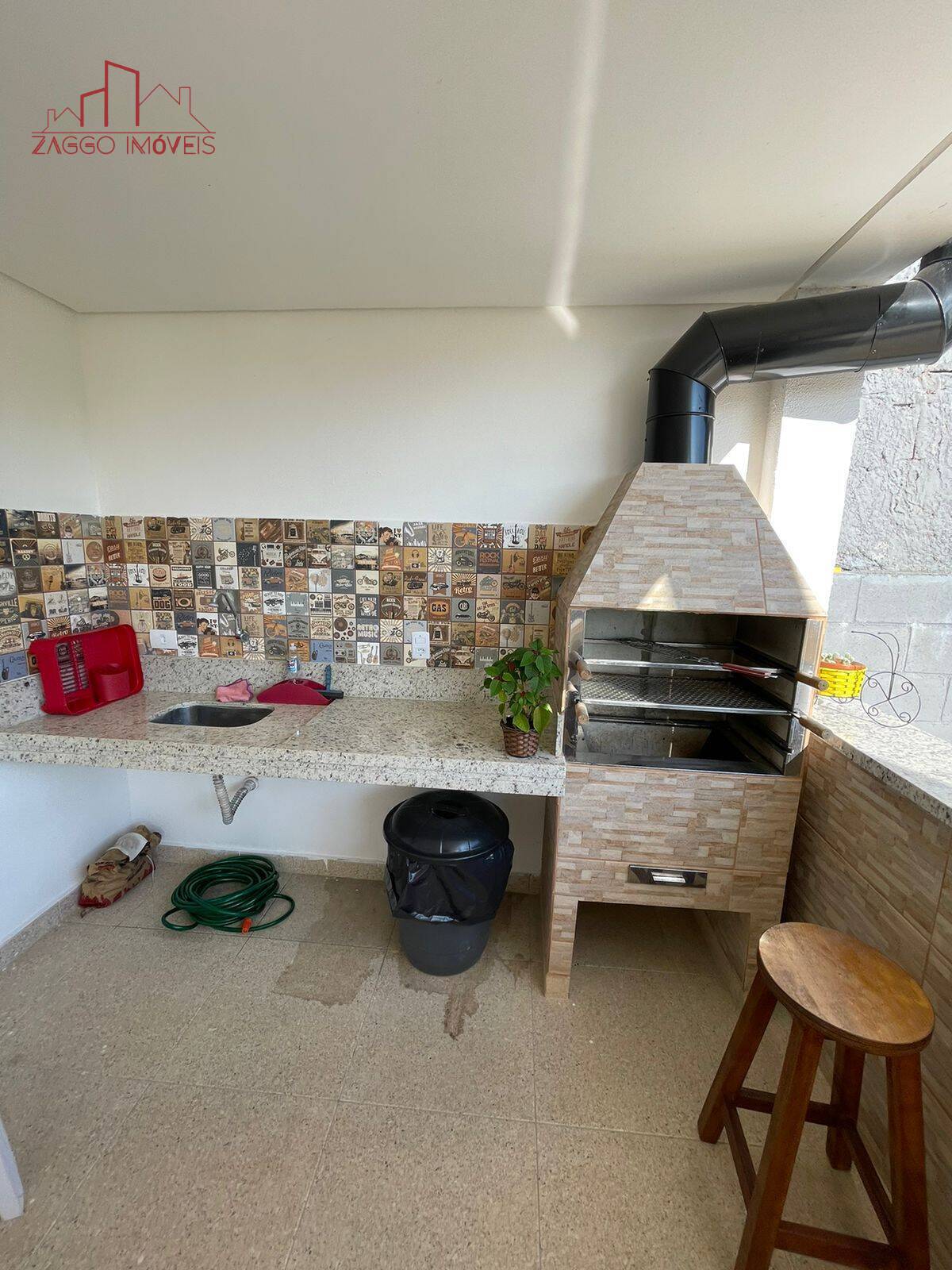 Belíssimo Sobrado em Condomínio em Cotia - 4 dorms - 197 m² aceita permuta.