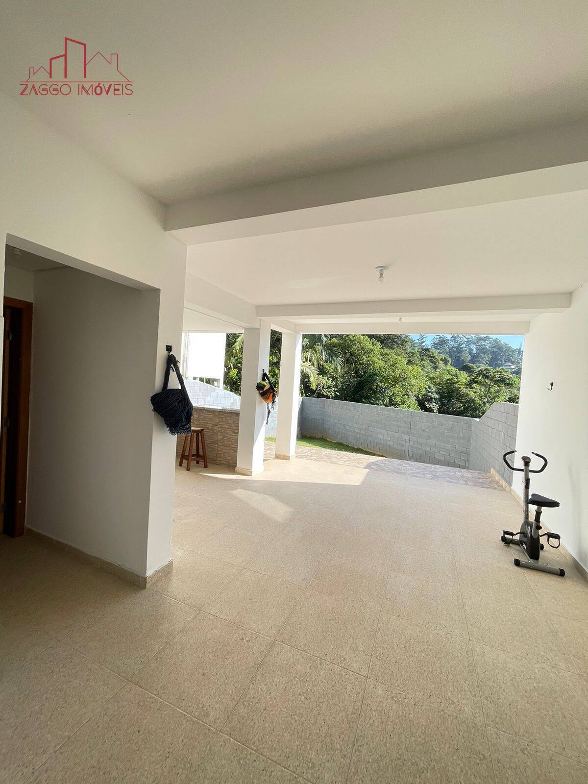 Belíssimo Sobrado em Condomínio em Cotia - 4 dorms - 197 m² aceita permuta.