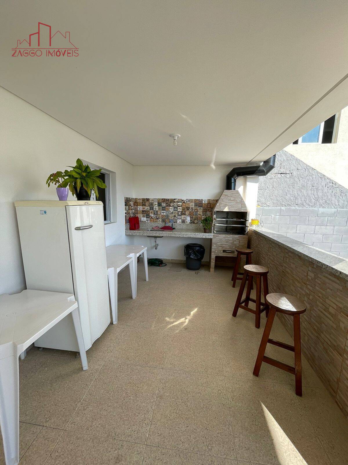 Belíssimo Sobrado em Condomínio em Cotia - 4 dorms - 197 m² aceita permuta.