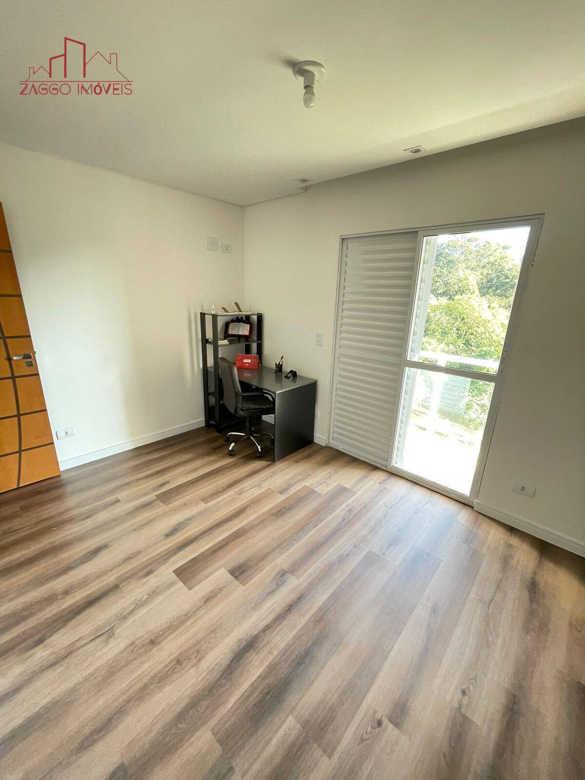 Belíssimo Sobrado em Condomínio em Cotia - 4 dorms - 197 m² aceita permuta.