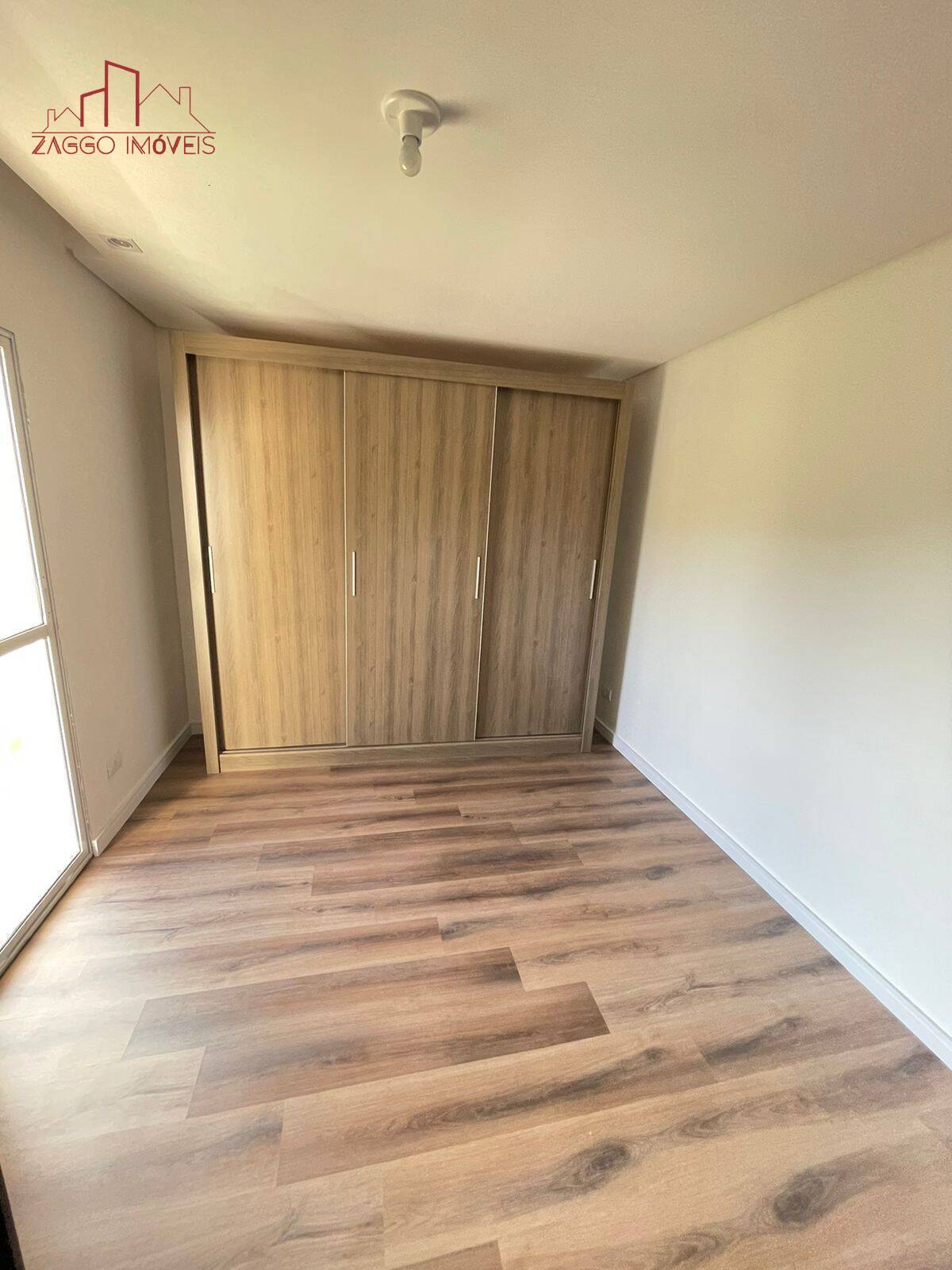 Belíssimo Sobrado em Condomínio em Cotia - 4 dorms - 197 m² aceita permuta.