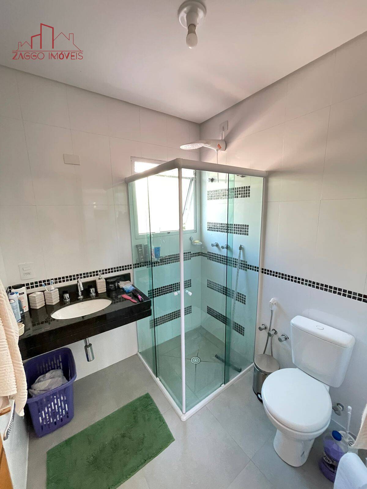 Belíssimo Sobrado em Condomínio em Cotia - 4 dorms - 197 m² aceita permuta.