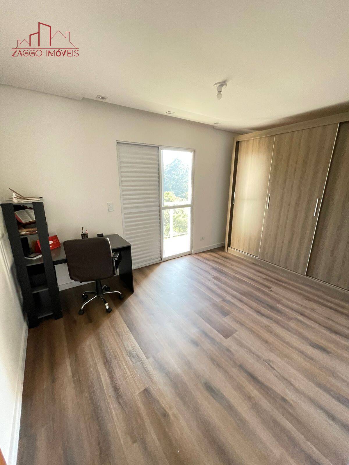 Belíssimo Sobrado em Condomínio em Cotia - 4 dorms - 197 m² aceita permuta.
