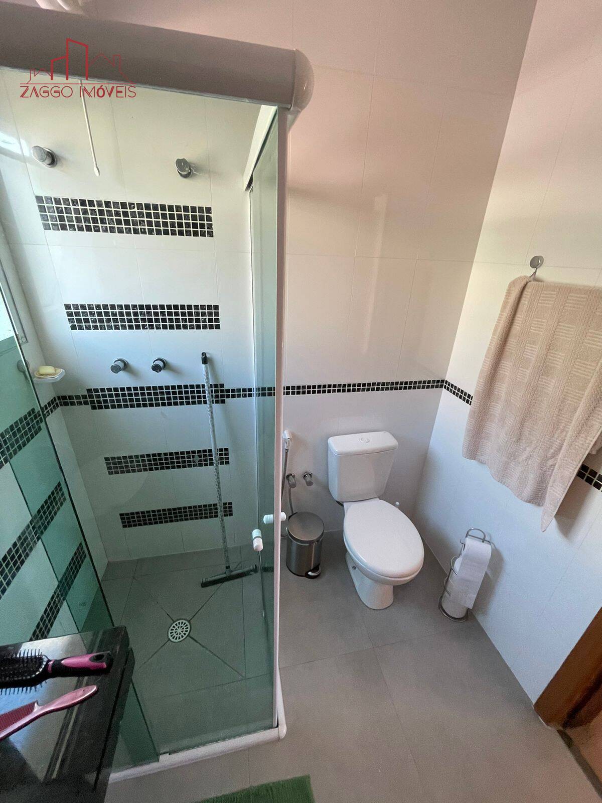Belíssimo Sobrado em Condomínio em Cotia - 4 dorms - 197 m² aceita permuta.