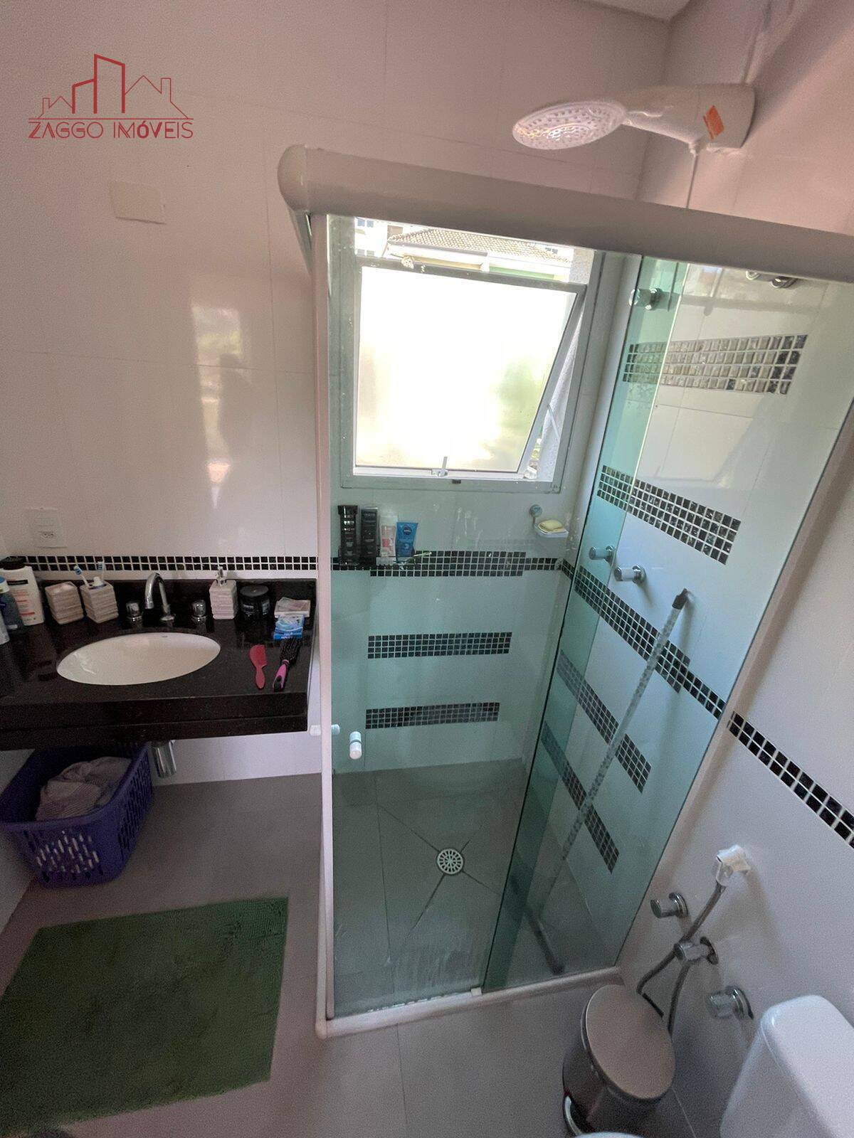 Belíssimo Sobrado em Condomínio em Cotia - 4 dorms - 197 m² aceita permuta.