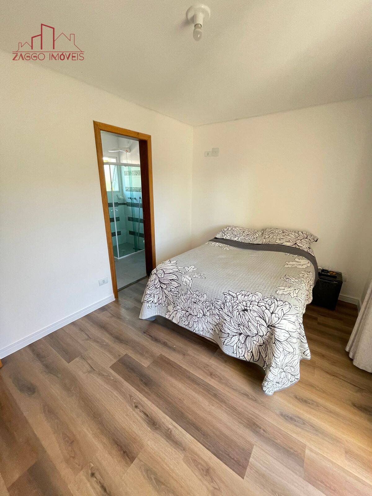 Belíssimo Sobrado em Condomínio em Cotia - 4 dorms - 197 m² aceita permuta.