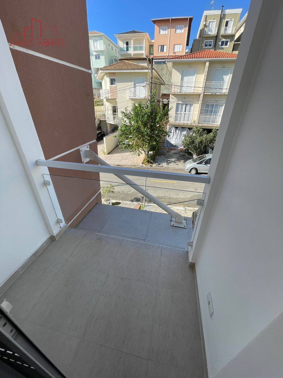 Belíssimo Sobrado em Condomínio em Cotia - 4 dorms - 197 m² aceita permuta.