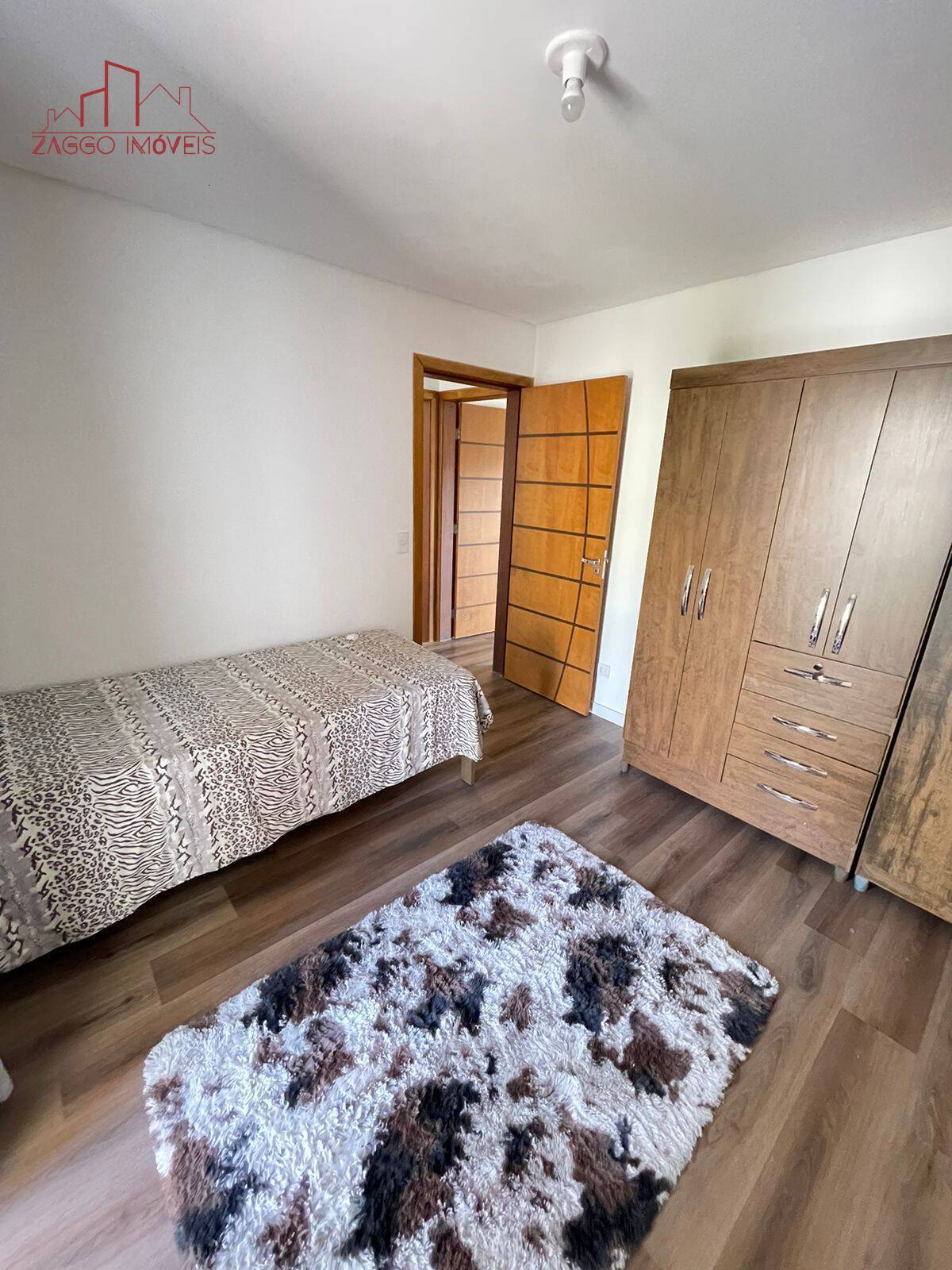 Belíssimo Sobrado em Condomínio em Cotia - 4 dorms - 197 m² aceita permuta.
