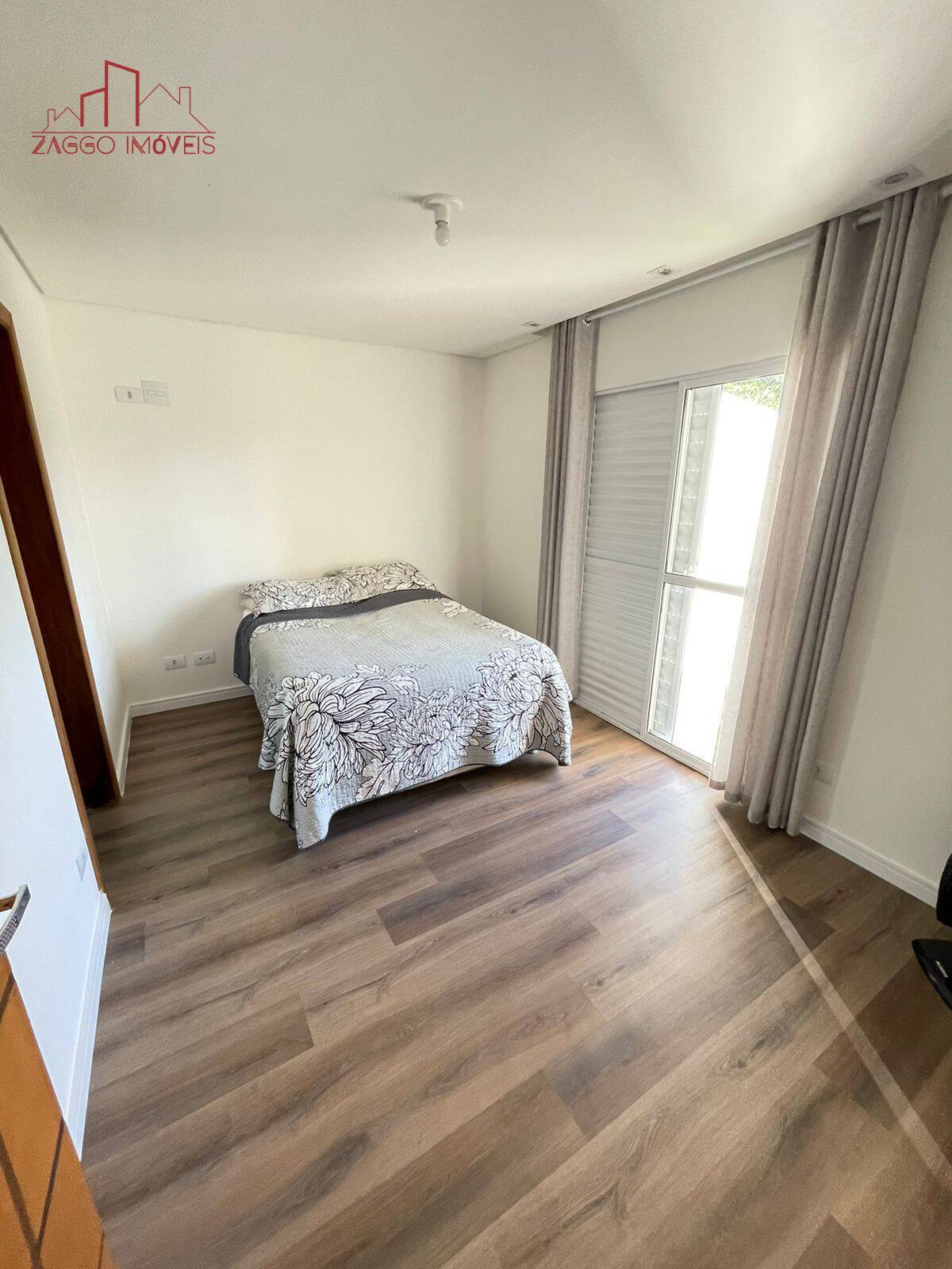 Belíssimo Sobrado em Condomínio em Cotia - 4 dorms - 197 m² aceita permuta.
