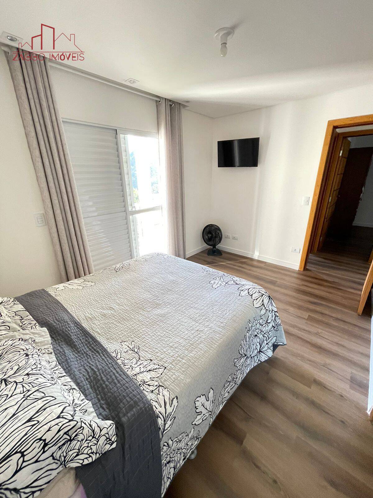 Belíssimo Sobrado em Condomínio em Cotia - 4 dorms - 197 m² aceita permuta.