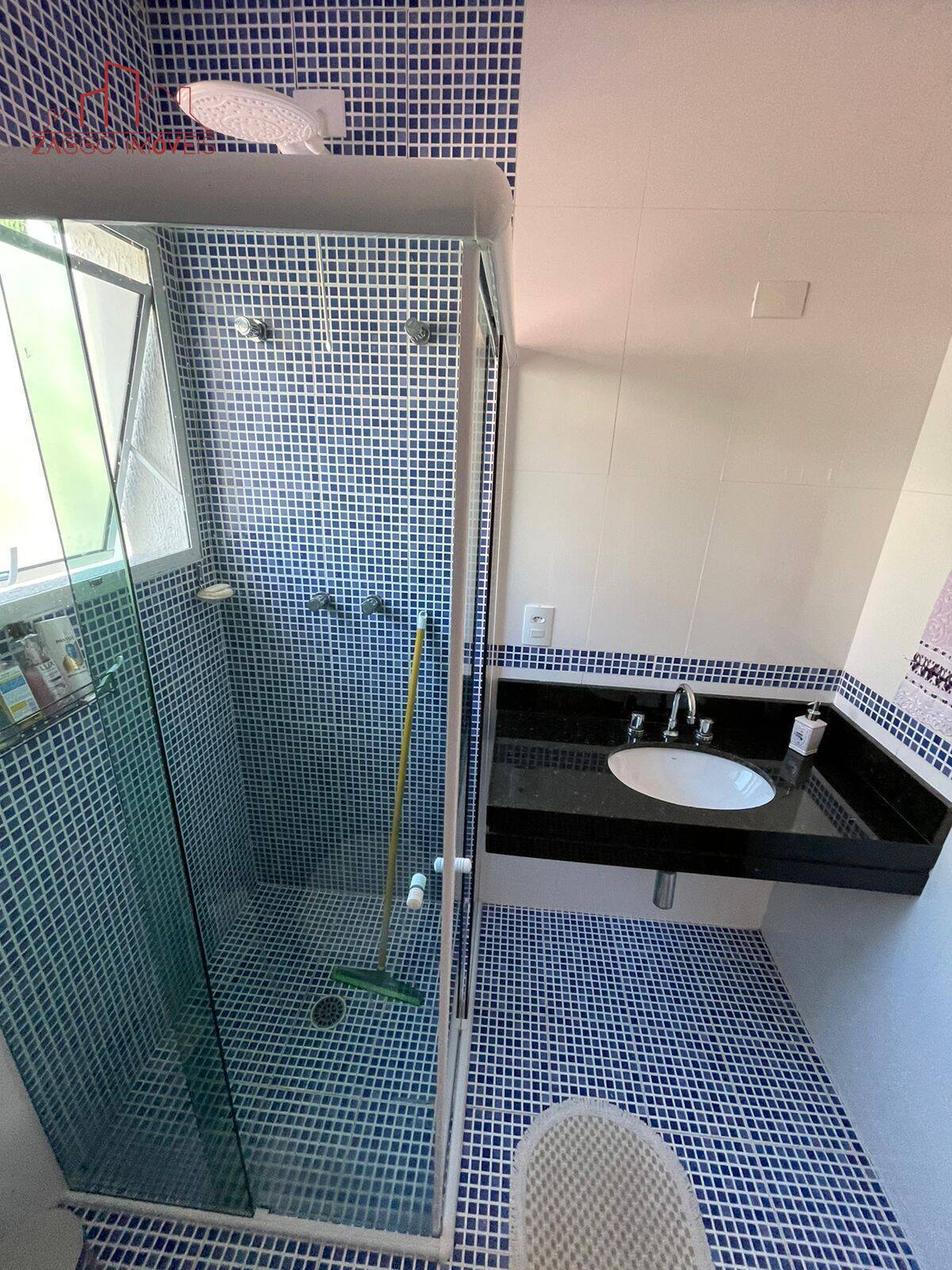 Belíssimo Sobrado em Condomínio em Cotia - 4 dorms - 197 m² aceita permuta.