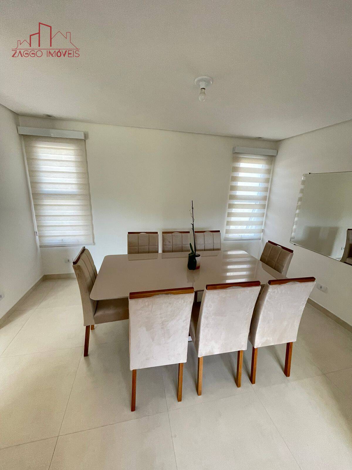 Belíssimo Sobrado em Condomínio em Cotia - 4 dorms - 197 m² aceita permuta.
