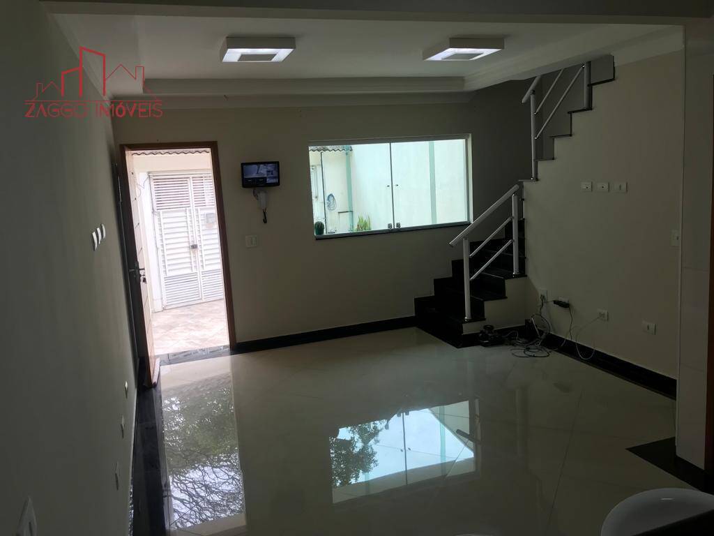 Oportunidade - Sobrado 110m² - 2 Suítes - 2 Vagas.
