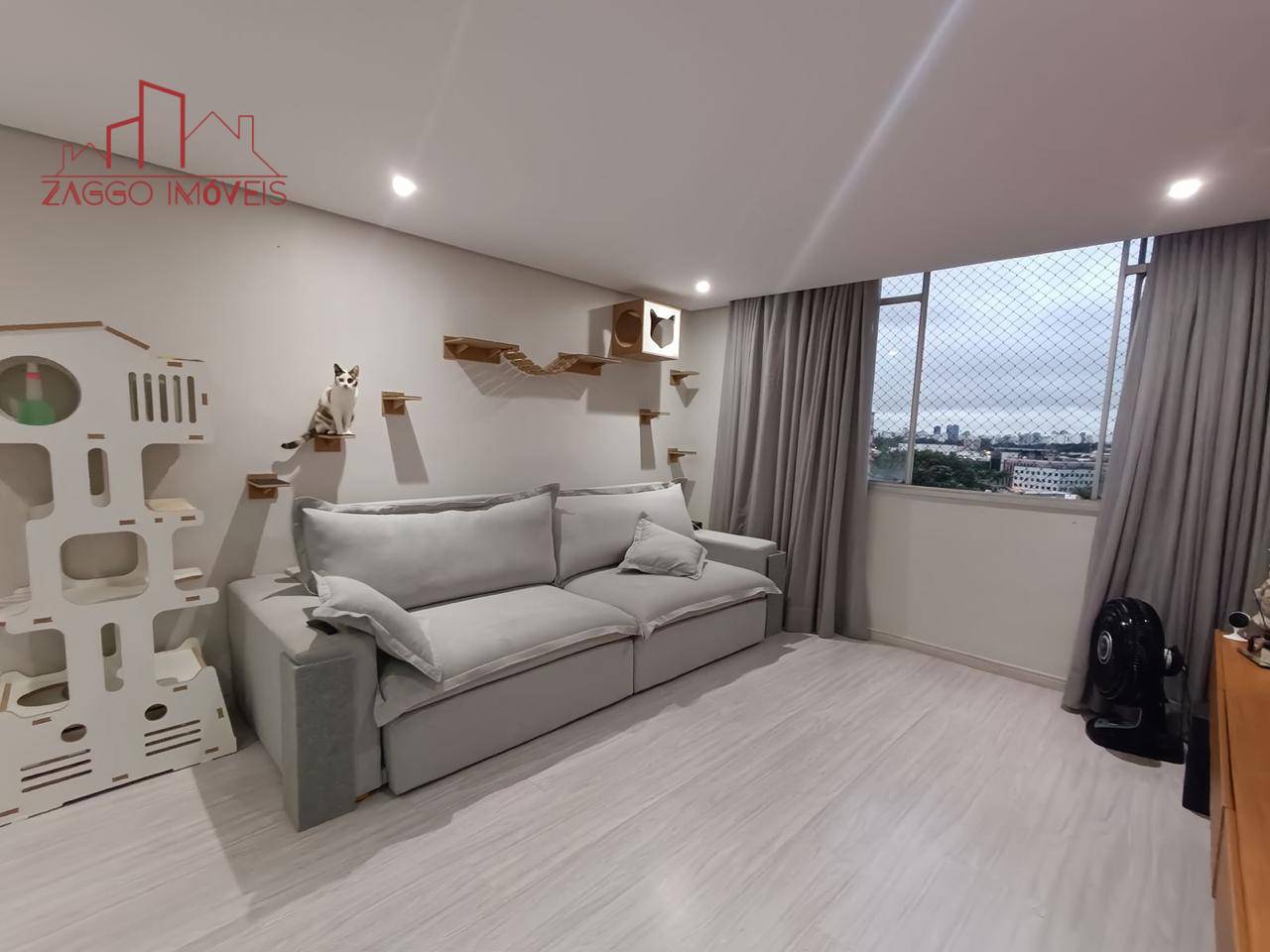 Apartamento mobiliado de 82m² / 03 dormitórios e 01 vaga de garagem.