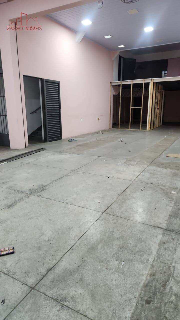 Galpão Comercial 170 m² com Mezanino e 2 Banheiros – Embu das Artes